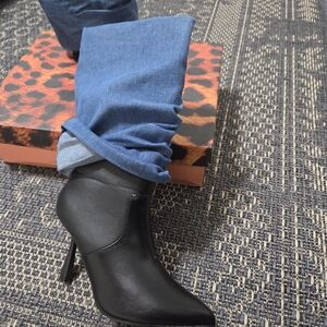 Women's Black Pointed-Toe Stiletto Ankle Boot